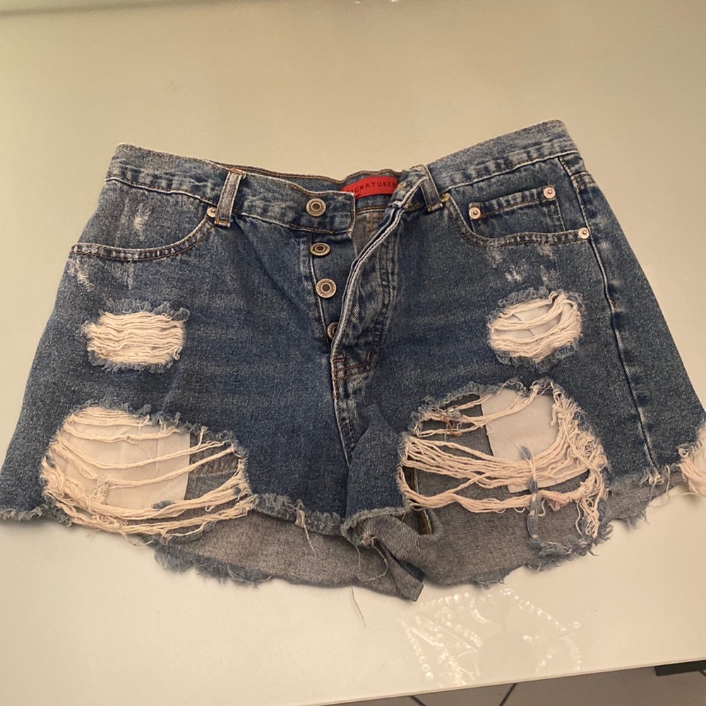 Brand new SIGNATURE 8 distressed denim cutoffs shorts Sz. L